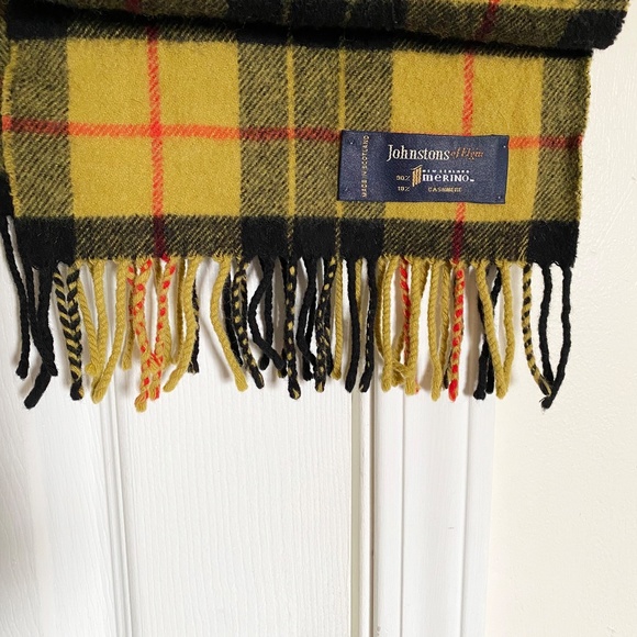 Johnstons of Elgin Merino Wool Fringe Scarf - Picture 4 of 7